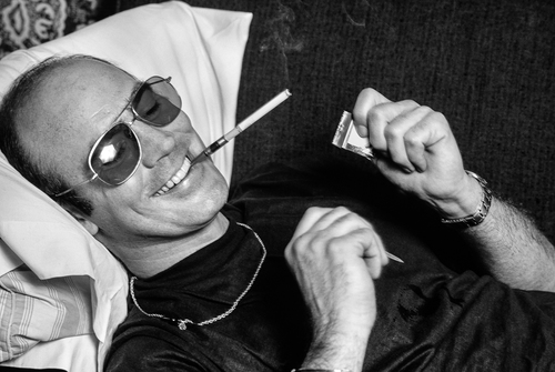 1977+hunter+thompson-lying+on+couch-smoking+and+smiling-Gramercy+Hotel-2-Edit